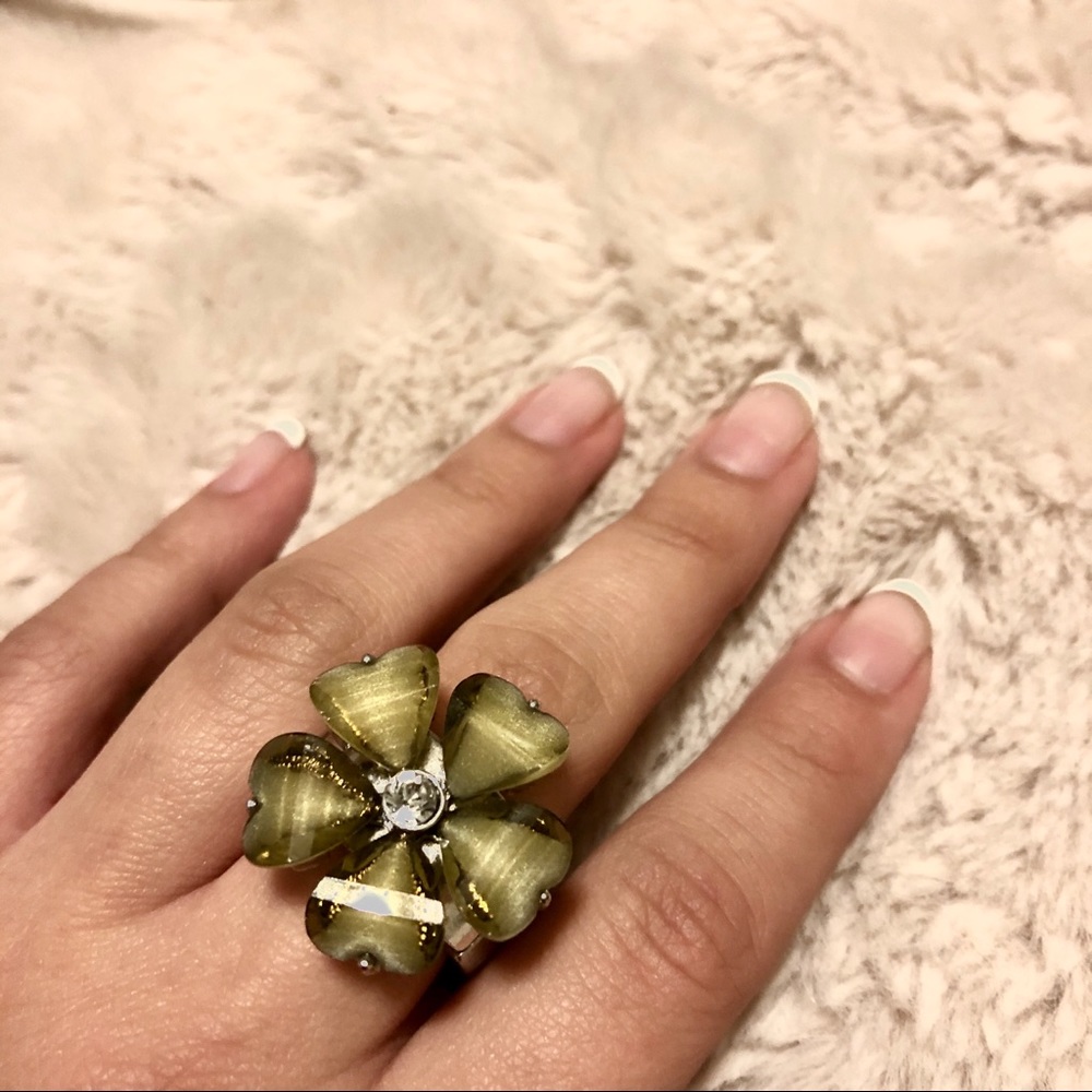 🦋 3/$5 Stretchable Flower ring